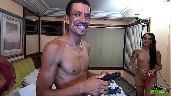 Bella teenager mostra la pornostar