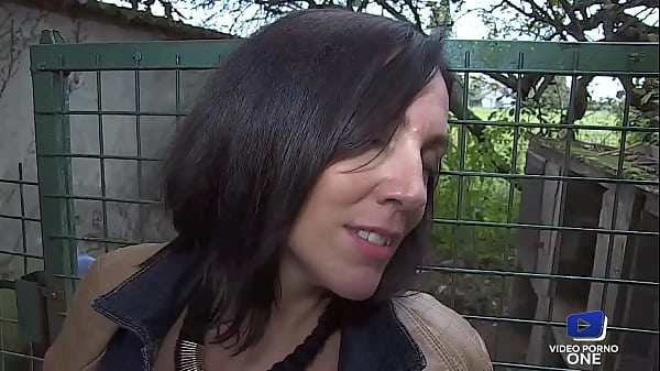 Mya Lorenn fica com a bunda fodida descontroladamente em trio