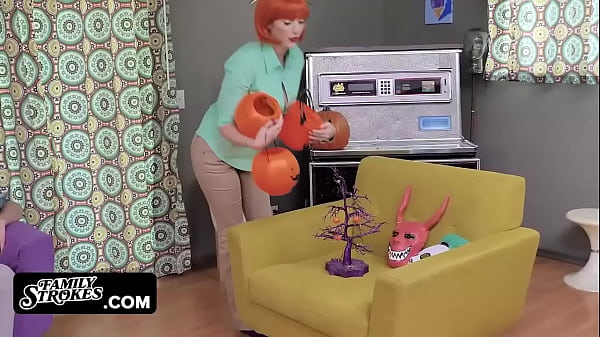 Peter Griffin Takes Stepdaughter Meg Griffin'_s Virginity - StepFamily Guy Porn Parody