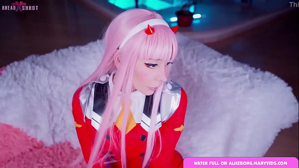 Teen Teen si esibisce in modo selvaggio