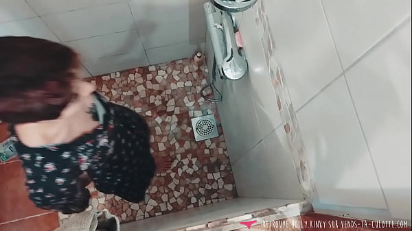 Cute Teen Girl si diverte in un ambiente amatoriale