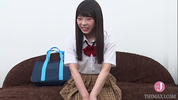 La bella ragazza si diverte