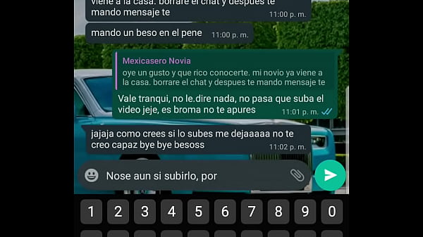 Adolescente sexy y sexy se divierte