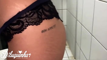 Ele veio me visitar e gravou seu primeiro vídeo pornô