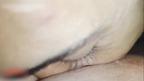 Pose selvagge della ragazza