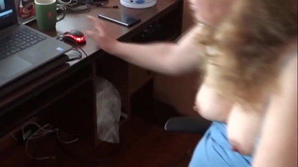 La bella teenager si diverte in modo amatoriale