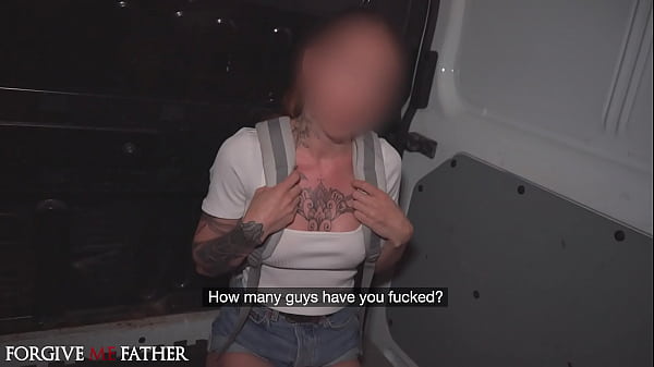 DEVIANTE – Tätowierte Brünette mit kleinen Titten hart im Doggystyle gefickt