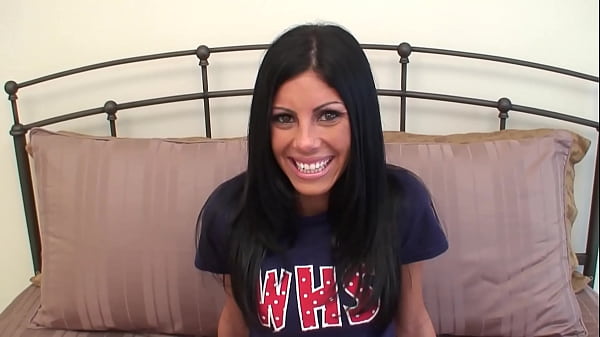 Shaved_pussy Teen joue - coquine