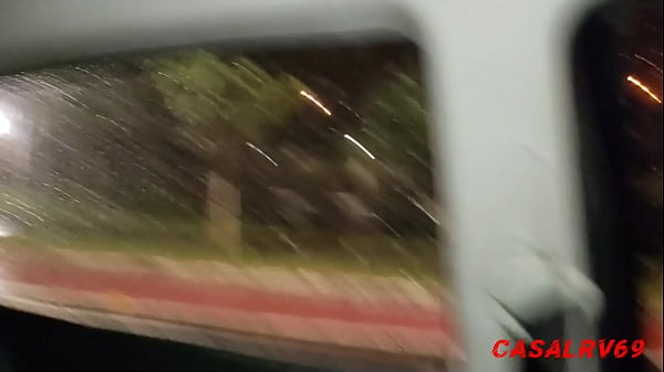 Als wir zum ersten Mal am Aussichtspunkt Jundia waren, baten wir einen Fremden um Hilfe, um uns beim Sex mitten auf der Straße zu filmen. Der Fremde wurde für seine Hilfe großzügig belohnt. Das Video mit dem Fremden am Aussichtspunkt ist bereits verfügbar.