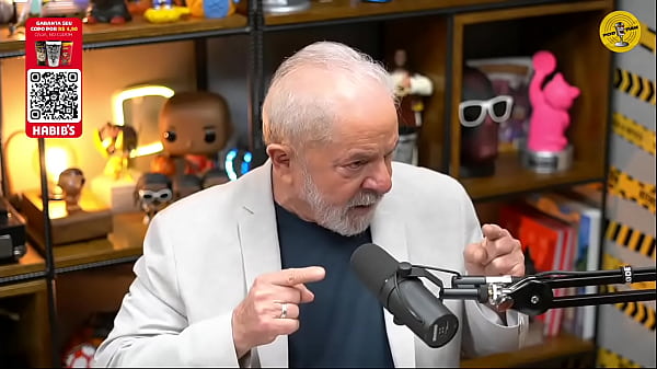 Two young men drooling over the eggs of an old cachaceiro