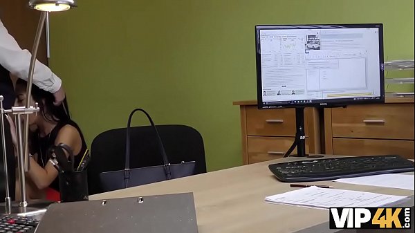 VIP4K. Inga Devil non si sarebbe mai aspettata di fare sesso per soldi con sconosciuti, ma succede