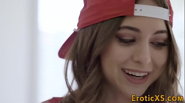 Nhỏ bé được creampie sau cưỡi