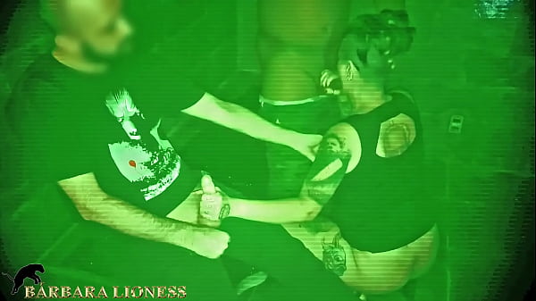 Horn me filma fazendo gang bang no quarto escuro com uma câmera de visão noturna! (Completo no RED) - Produção: Universo Amador