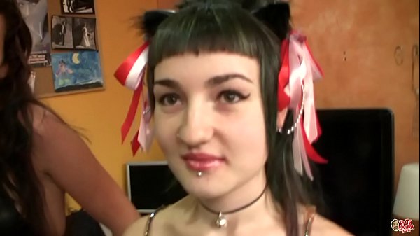 Guarda il bellissimo video di adolescenti con sborrate