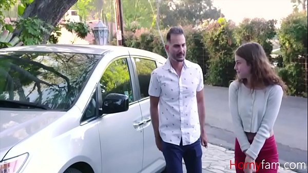 La figliastra puttana adolescente farà qualsiasi cosa per un'auto, anche scopare papà, Ellie Eilish