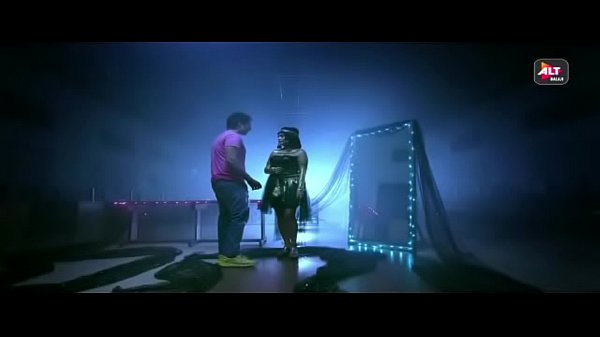 Gandii Baat S05 E01 Scène chaude Lalita Madam ki robe baise avec des étudiants