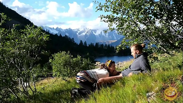 Sehen Sie sich das attraktive Teen-Blowjob-Video an