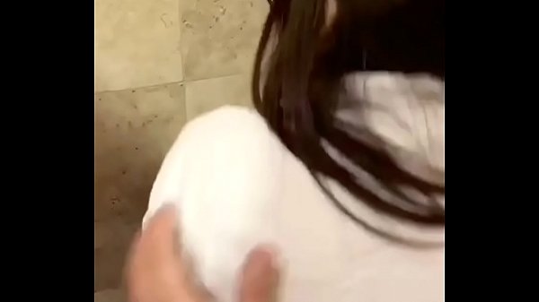¡¡SEXO EN PÚBLICO!! COLEGIALA MEXICANA es COGIDA en el BAÑO DE HOMBRES de un CENTRO COMERCIAL en CDMX