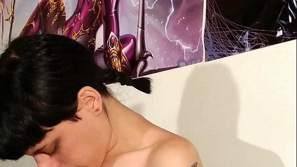 Beautiful Teen shows off teen