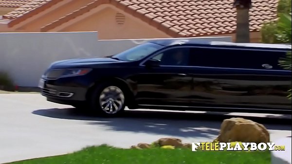 Teenie-Amateur führt Video vor