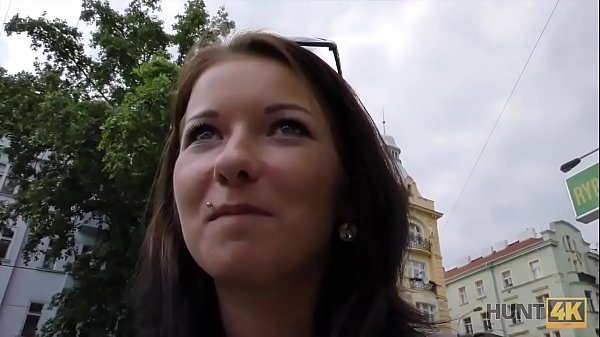 CACCIA4K. Una giovane coppia ha bisogno di soldi ma la troia non è contraria a scopare