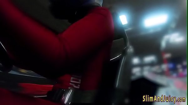 Tuổi teen được lớn đít ngón khi cô ấy cưỡi