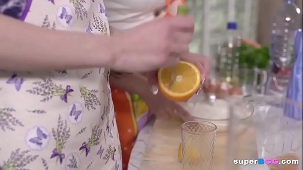 La cucina è ottima per succhiare un grosso cazzo, non per cucinare