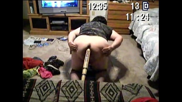 Einsetzen von Gegenständen, Baseballschläger und Hammergriffe.