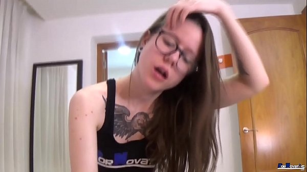 PORNOVATAS POR EL MUNDO (DEBUT FREAKY TEEN) DE VICTOR BLOOM