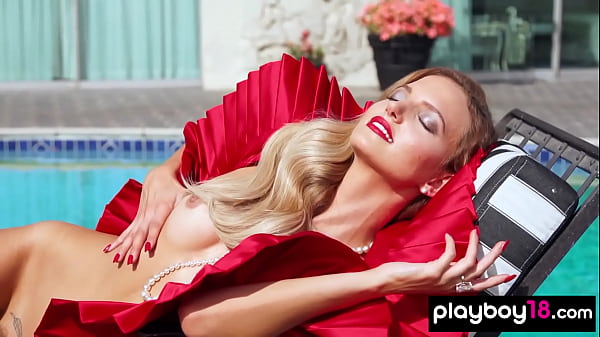 Teenie-Brünette tanzt Video