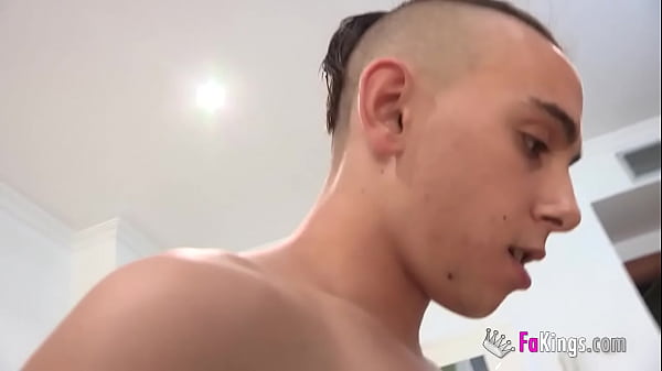 मोंटसे अपने सौतेले बेटे का बड़ा लंड आज़माना चाहती है