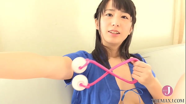 Asian_woman Teen shows off - sexy