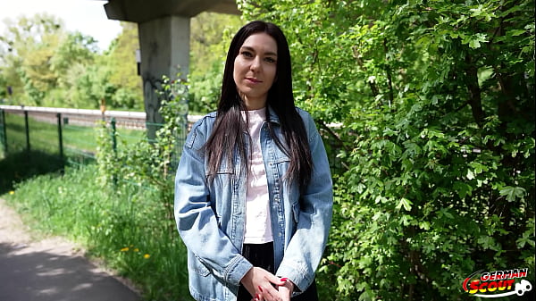 Une ado mignonne et chaude taquine - pipe