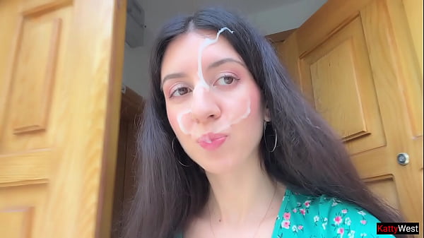 Adolescente dulce y caliente se burla - mamada