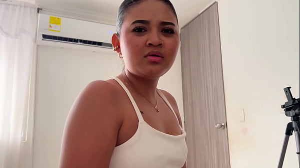 Ich habe versehentlich Viagra genommen und meine Stiefschwester hilft mir bei meiner Erektion