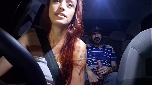 Casado e motorista de aplicativo pega passageiro se masturbando por trás!