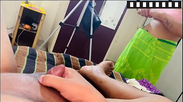 Balli della ragazza abbastanza giovane