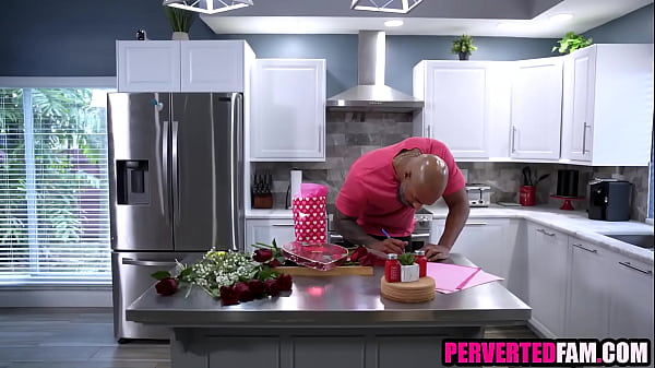 乌木继女给继父情人节礼物