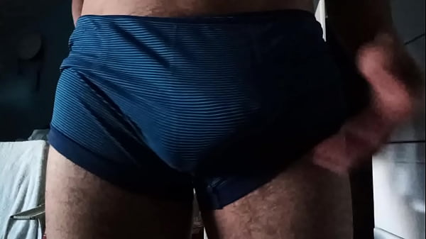 Sehen Sie sich das wunderschöne Teenie-Video an