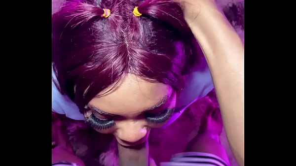 Exotischer Teenager gibt an – sinnlich