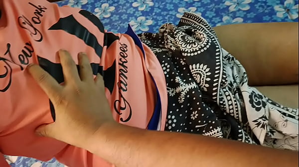 Desi Chudai de linda chica en falda