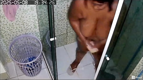 Hidden camera records hot and chubby neighbor SHAVING HER BIG PUSSY