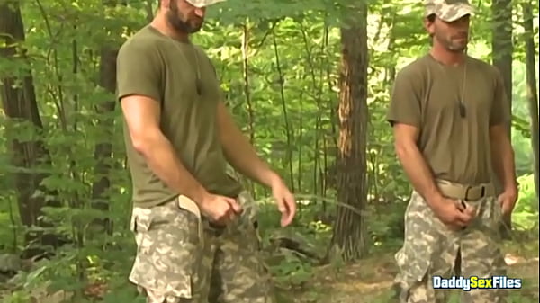 DaddysexFiles: Joe Parker e CJ Parker scopano il culo di Conner Habibs dopo essere stati sorpresi a pisciare nel campo