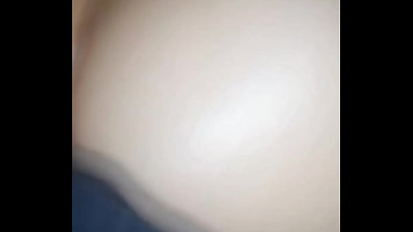 Pose graziose della ragazza