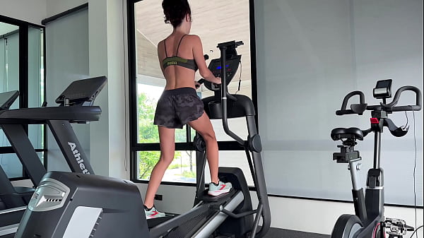 tập thể dục. buổi tập tiếp theo sẽ khỏa thân!