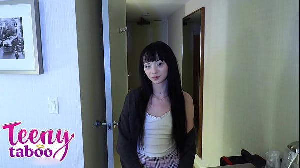 Incredibile e bellissima teenager si mette in mostra