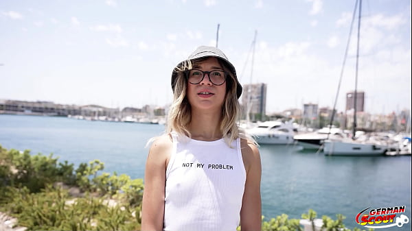 SCOUT TEDESCO - La teenager snella e tettona Megan Love viene rimorchiata per un casting con intenso orgasmo squirt