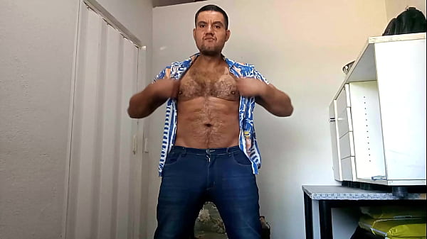 YURI GA&Uacute_CHO - URSO BRASILEIRO FODENDO O GALO - PUNHETA E GRANDE CUMLOAD PRA VOCÊ - GRANDE GALO BRASILEIRO GOZANDO