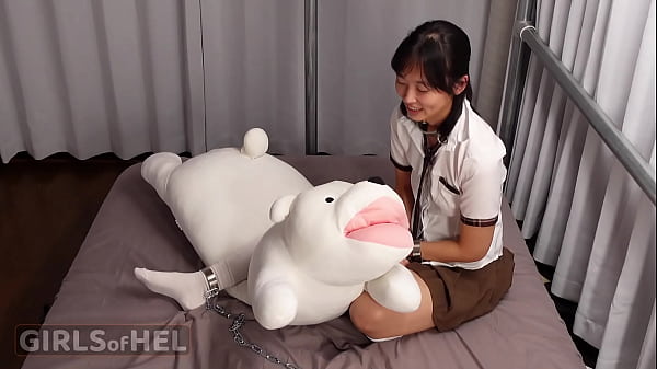 Xích lên cutie làm cho mình cum với đồ chơi