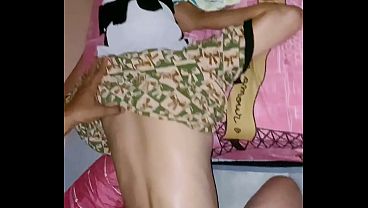 Schwangere Hijab-Dienstmädchen können sich nur ergeben, um den Wünschen ihrer Arbeitgeber nachzukommen